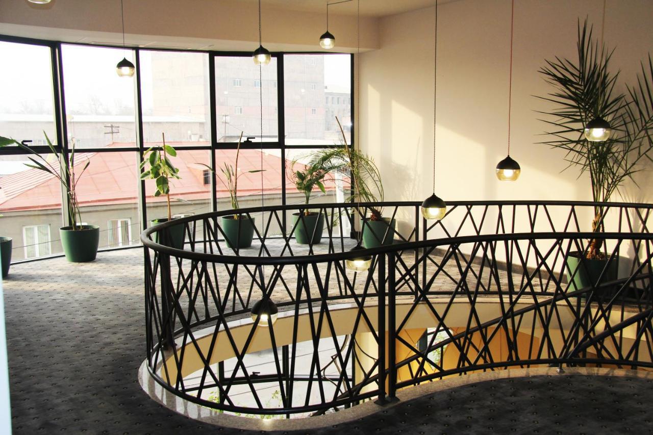 Nice Hotel Yerevan Luaran gambar